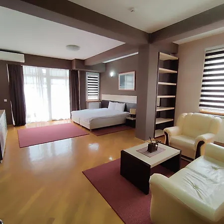 プレミア アパートホテル 4*